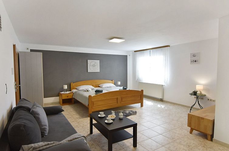 Appartement Geräumige Kellerwohnung in der Nähe von Umag