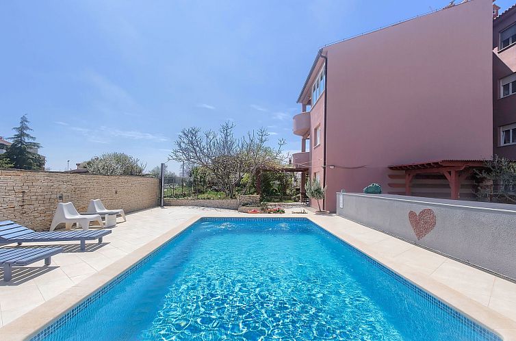 Unterkunft 1011313 - Appartement Istrien - Appartement Wohnung in Fažana mit gemeinsamem Pool und Gart