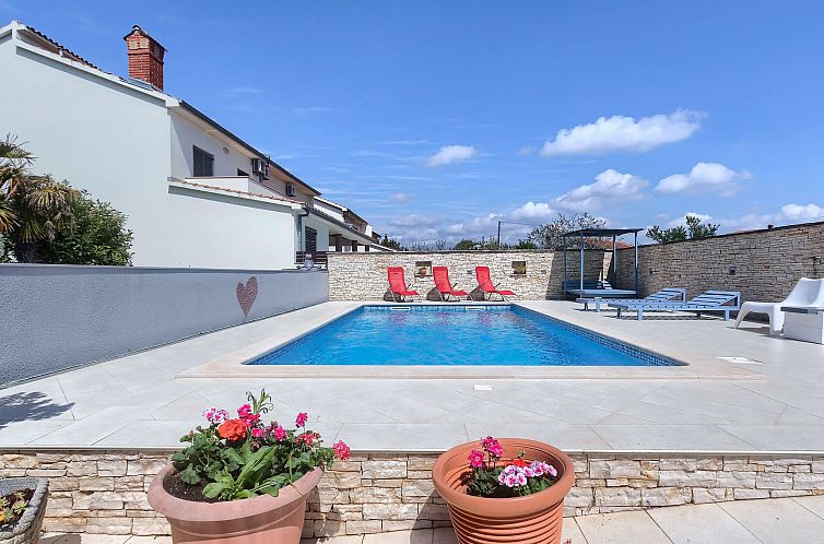 Appartement Wohnung in Fažana mit gemeinsamem Pool und Gart