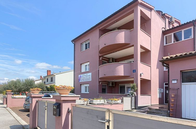 Appartement Wohnung in Fažana mit gemeinsamem Pool und Gart