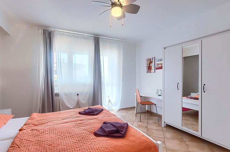 Appartement Wohnung in Fažana mit gemeinsamem Pool und Gart