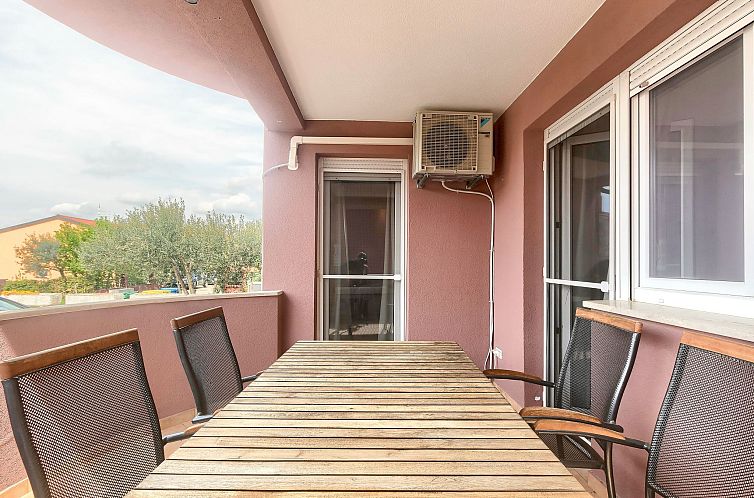 Appartement Wohnung in Fažana mit gemeinsamem Pool und Gart