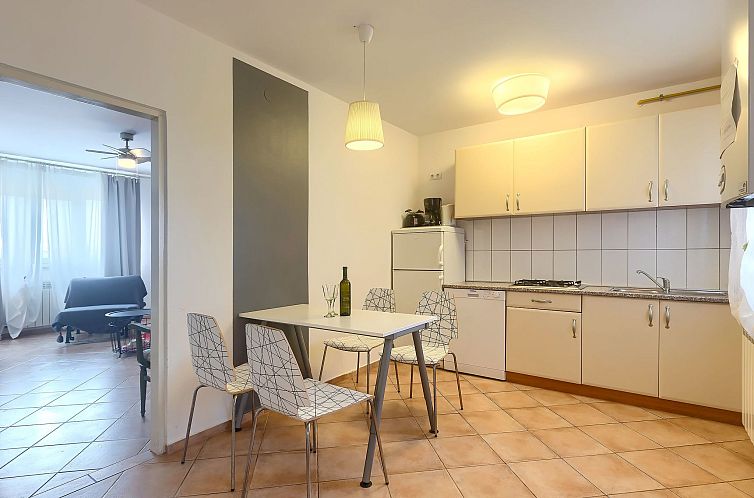 Appartement Wohnung in Fažana mit gemeinsamem Pool und Gart