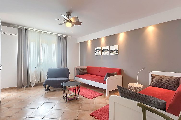Appartement Wohnung in Fažana mit gemeinsamem Pool und Gart