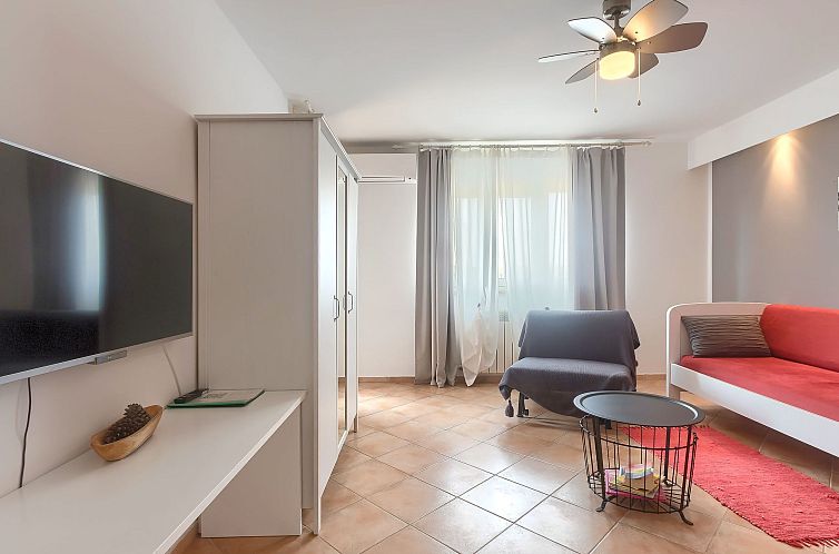 Appartement Wohnung in Fažana mit gemeinsamem Pool und Gart