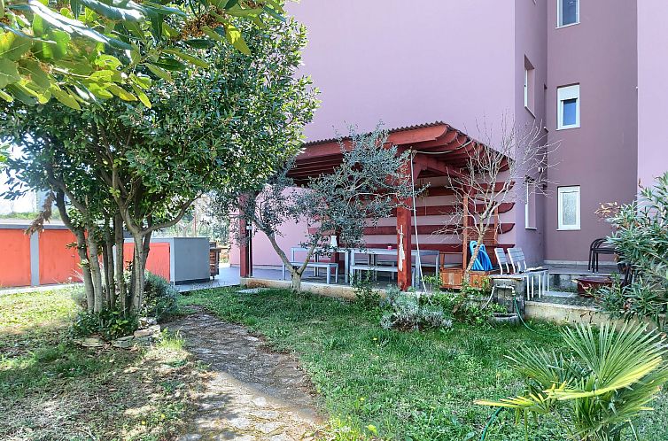 Appartement Wohnung in Fažana mit gemeinsamem Pool und Gart