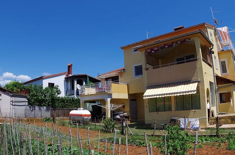 Appartement "Krešo" mit Balkon