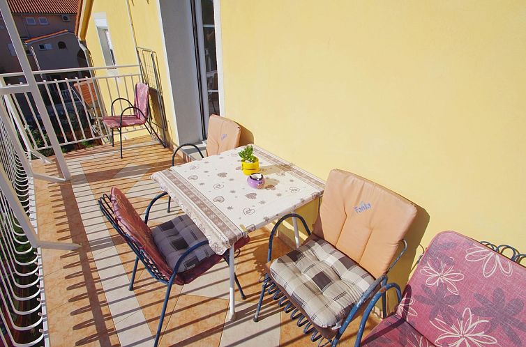 Appartement "Krešo" mit Balkon