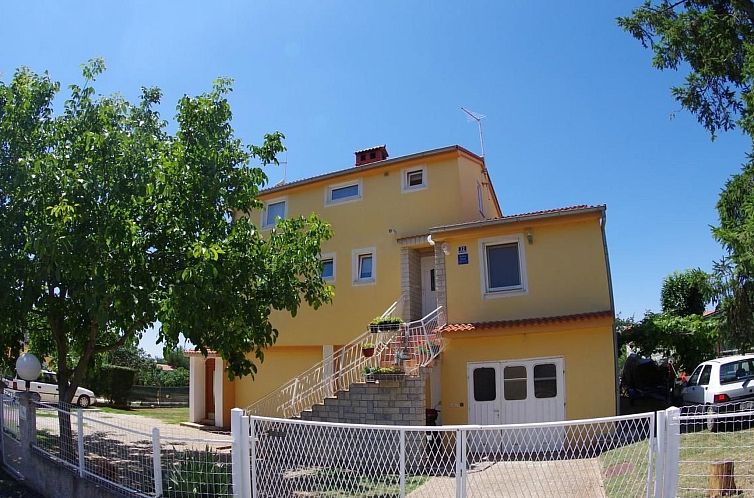 Appartement "Krešo" mit Balkon