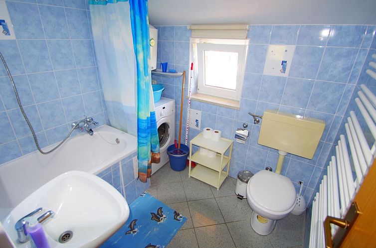 Appartement "Krešo" mit Balkon