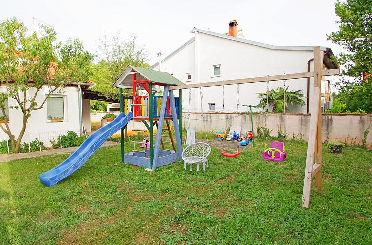 Appartement Angenehme Wohnung in Valbandon, Privatparkplatz