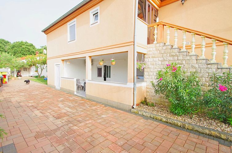 Appartement Angenehme Wohnung in Valbandon, Privatparkplatz