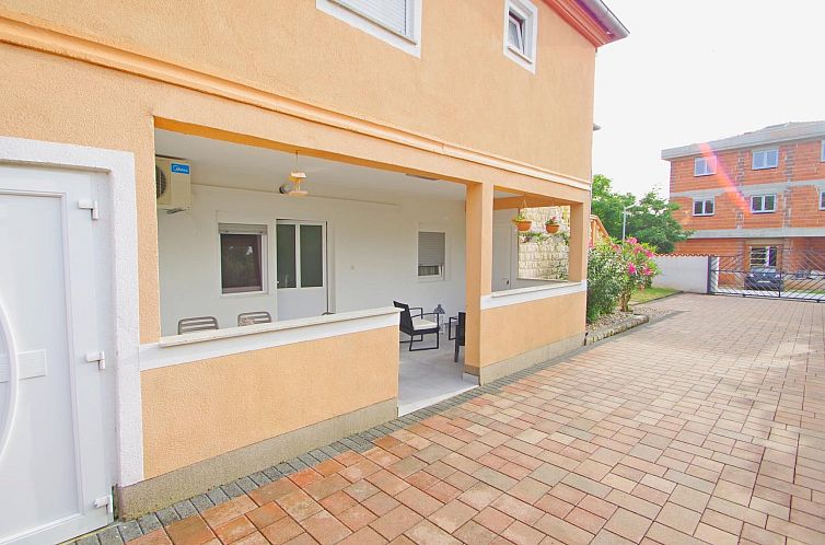 Appartement Angenehme Wohnung in Valbandon, Privatparkplatz