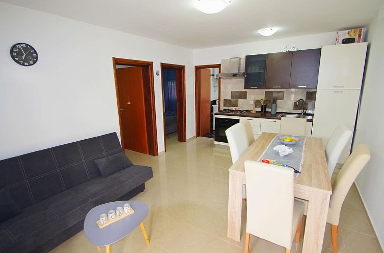 Appartement Angenehme Wohnung in Valbandon, Privatparkplatz