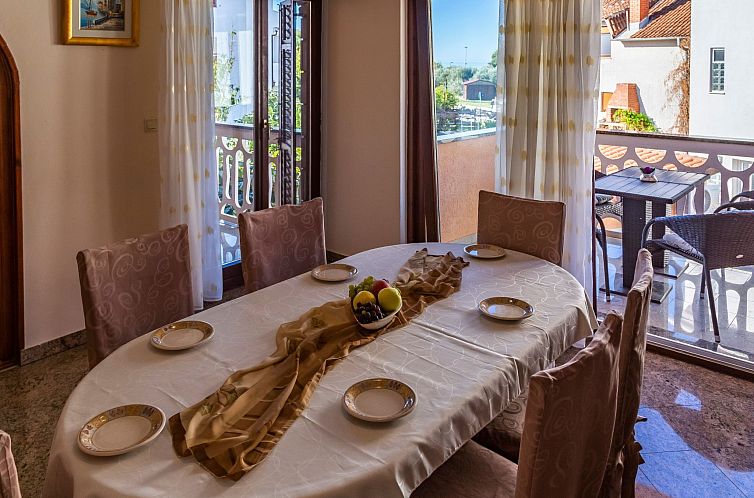 Appartement Wohnung in Fažana mit Grill, Garten und Terrass