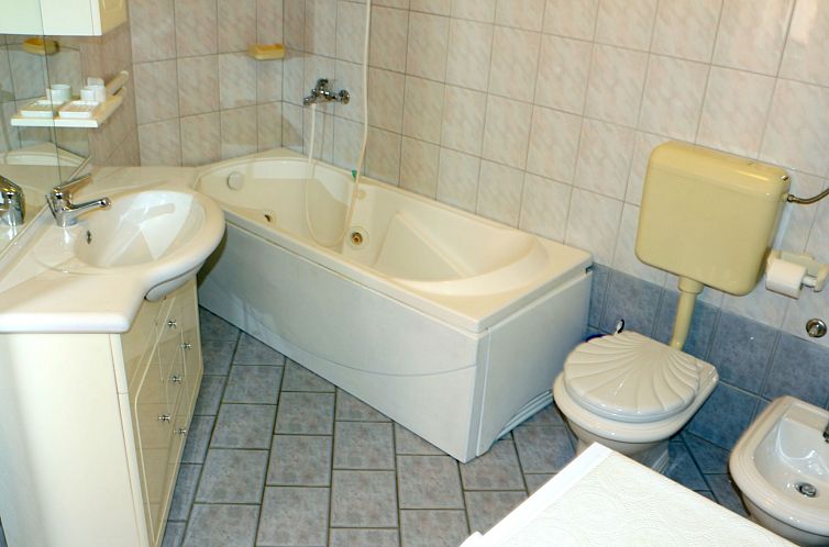 Appartement Wohnung in Fažana mit Grill, Garten und Terrass