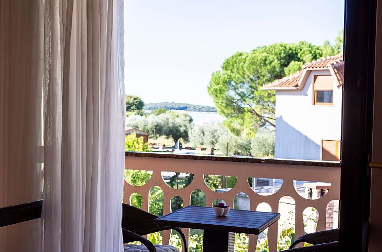 Appartement Wohnung in Fažana mit Grill, Garten und Terrass