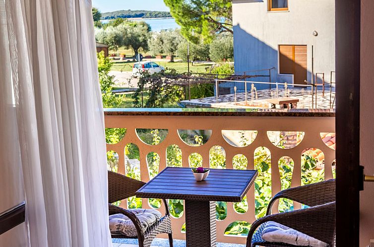 Appartement Wohnung in Fažana mit Grill, Garten und Terrass