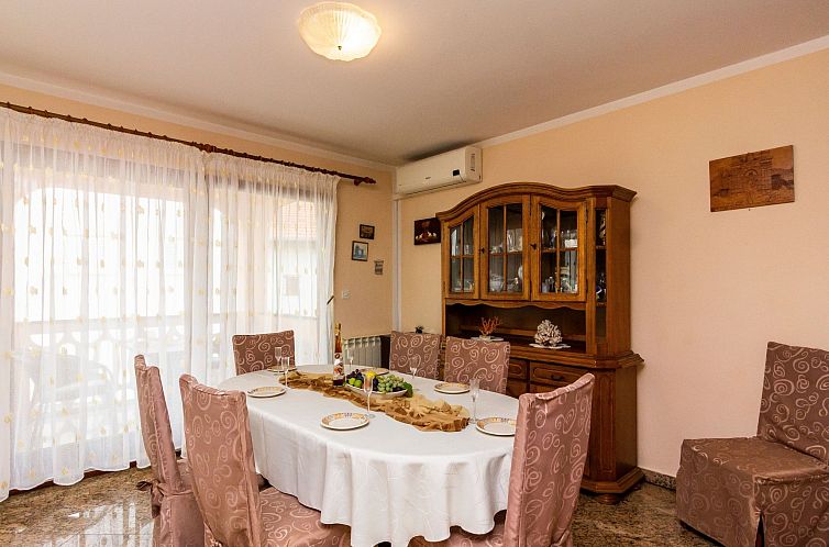 Appartement Wohnung in Fažana mit Grill, Garten und Terrass