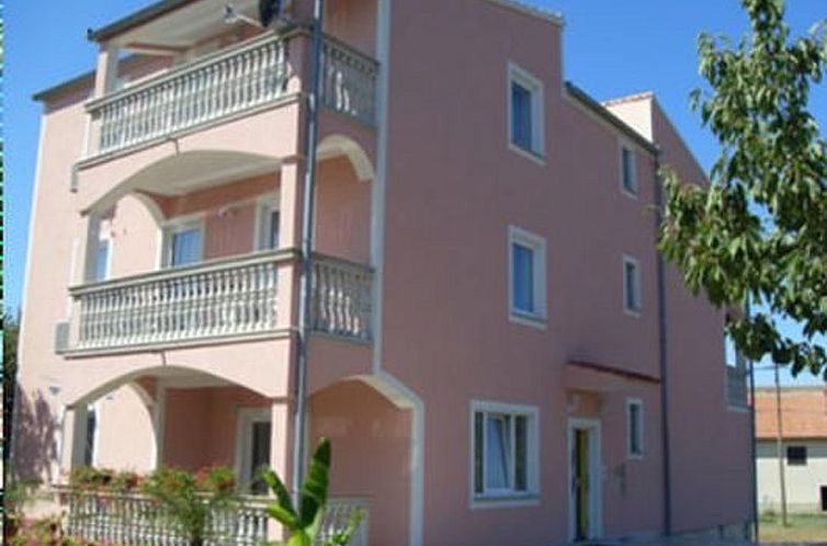 Appartement in Fažana mit Garten und Terrasse