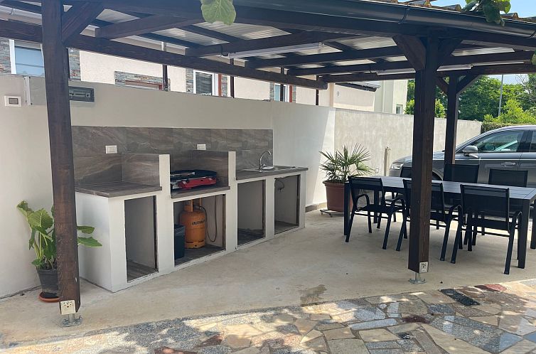 Appartement in Fažana mit Garten und Terrasse