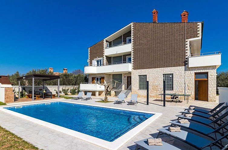Vakantiehuis Ferienvilla "Villa Berg" mit privatem Pool