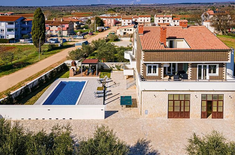 Vakantiehuis Ferienvilla "Villa Berg" mit privatem Pool