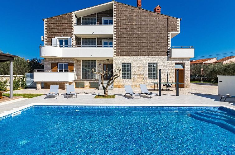 Vakantiehuis Ferienvilla "Villa Berg" mit privatem Pool