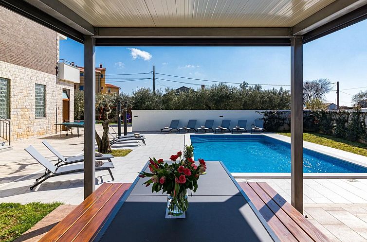 Vakantiehuis Ferienvilla "Villa Berg" mit privatem Pool