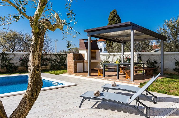 Vakantiehuis Ferienvilla "Villa Berg" mit privatem Pool