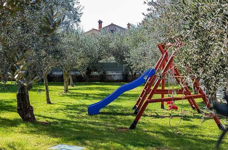 Vakantiehuis Ferienvilla "Villa Berg" mit privatem Pool