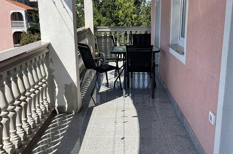 Appartement in Fažana mit Terrasse und Garten