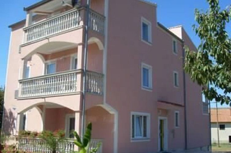 Appartement Appartement in Fažana mit Garten und Grill