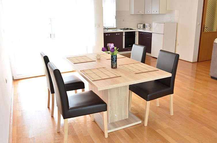 Vakantiehuis Ruhiges Ferienhaus mit Balkon und Garten