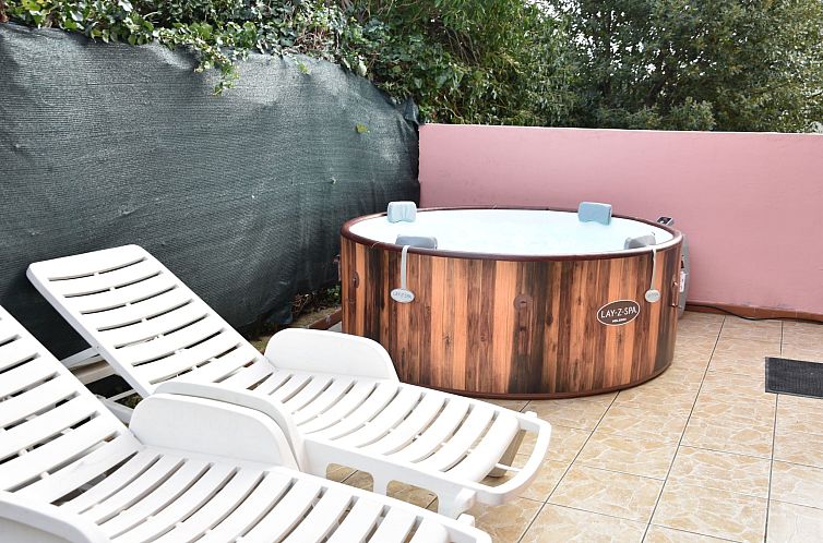 Vakantiehuis Ruhiges Ferienhaus mit Balkon und Garten