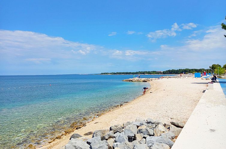 Appartement im Dorf Valbandon, 800 m vom Strand entfernt