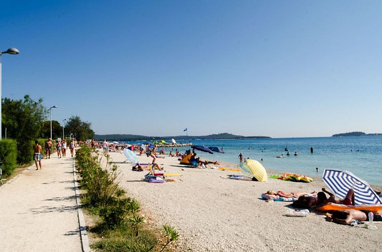Appartement im Dorf Valbandon, 800 m vom Strand entfernt