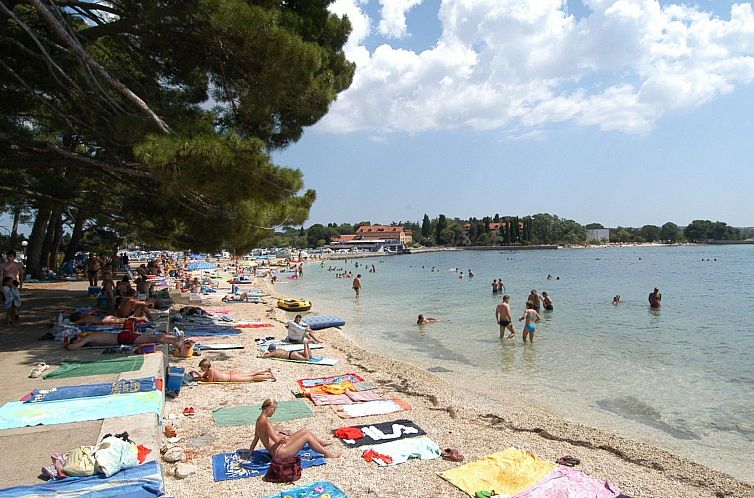 Appartement im Dorf Valbandon, 800 m vom Strand entfernt