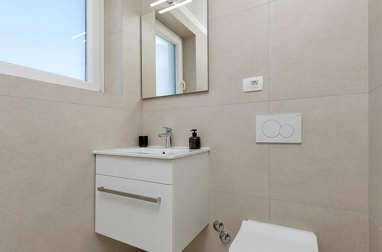 Appartement im Dorf Valbandon, 800 m vom Strand entfernt