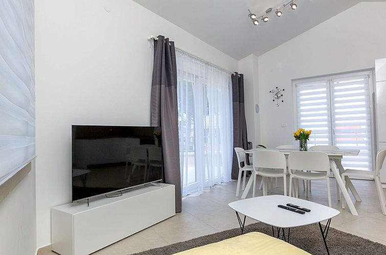 Appartement im Dorf Valbandon, 800 m vom Strand entfernt