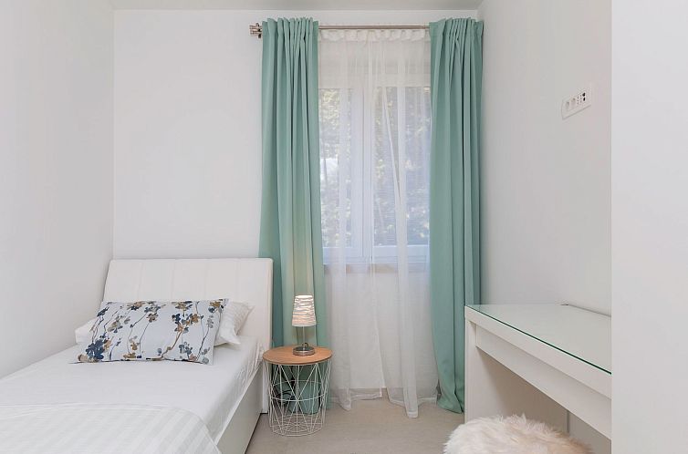 Appartement im Dorf Valbandon, 800 m vom Strand entfernt