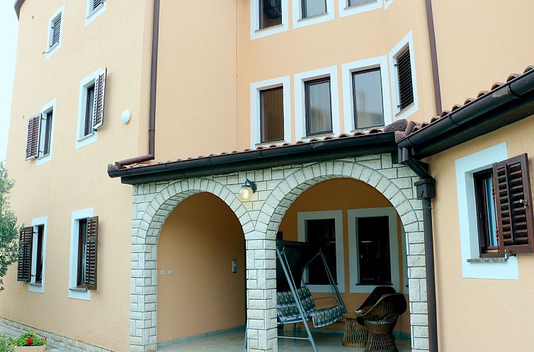 Appartement Appartement in Fažana mit Möbliertem Balkon