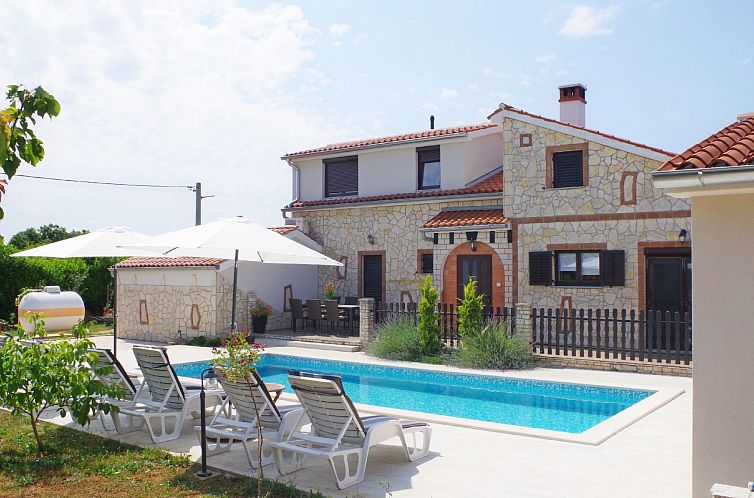 Unterkunft 10114438 - Ferienhaus Istrien - Vakantiehuis Geräumiges Ferienhaus mit 4 Schlafzimmern und 