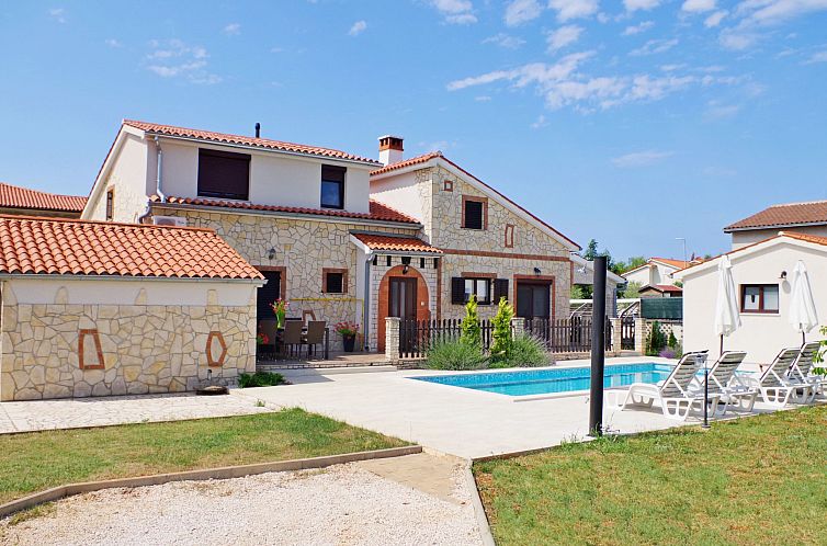Vakantiehuis Geräumiges Ferienhaus mit 4 Schlafzimmern und 