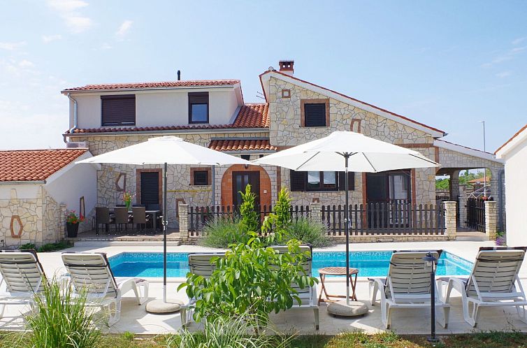 Vakantiehuis Geräumiges Ferienhaus mit 4 Schlafzimmern und 