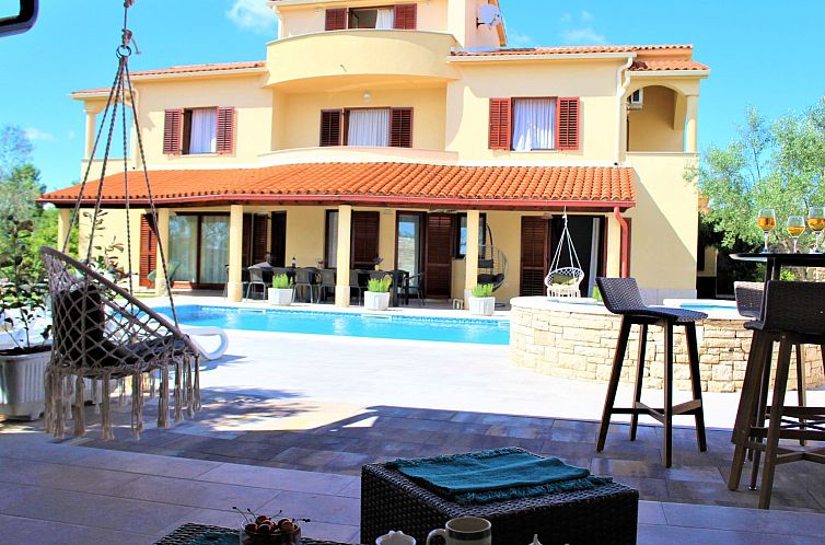 Vakantiehuis Gemütliches Ferienhaus mit Terrasse und Meerbl
