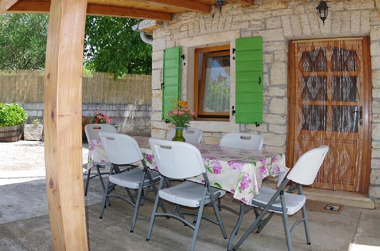 Vakantiehuis "Elvis", Dorf Sveti Kirn