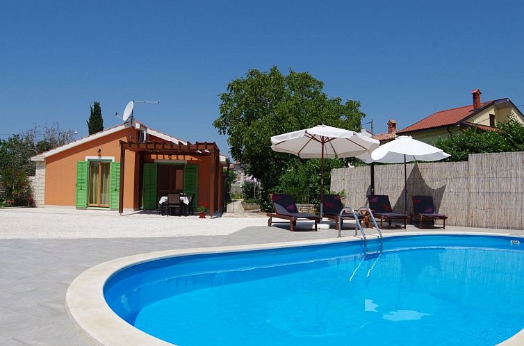 Vakantiehuis "Elvis", Dorf Sveti Kirn