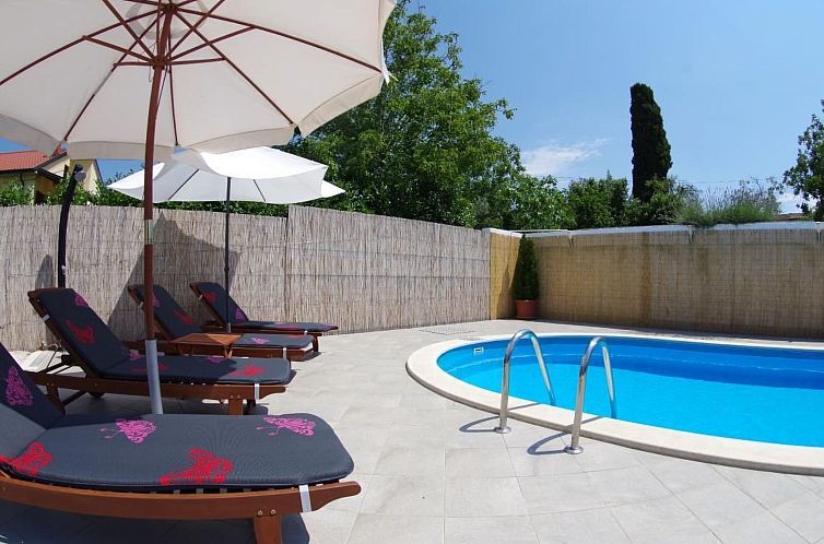 Vakantiehuis "Elvis", Dorf Sveti Kirn