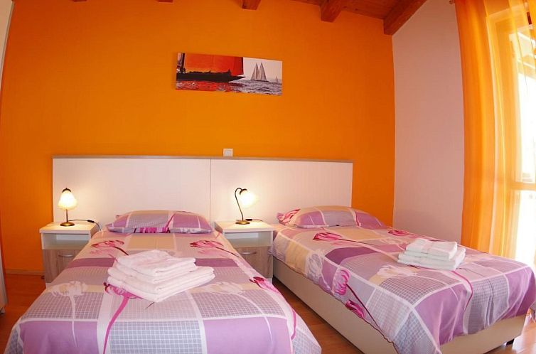 Vakantiehuis "Elvis", Dorf Sveti Kirn